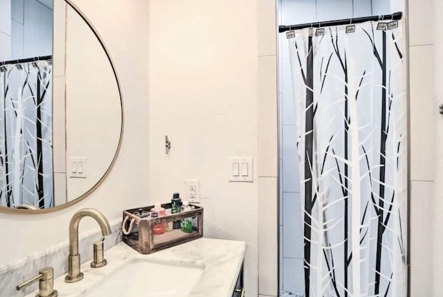 115008 S 4292nd Rd, Porum, OK 74455 - full bath with vanity and curtained shower