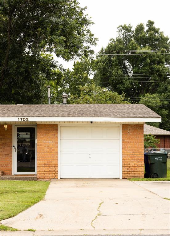 1702 W Boyd St, Norman, OK 73069 - garage with concrete driveway