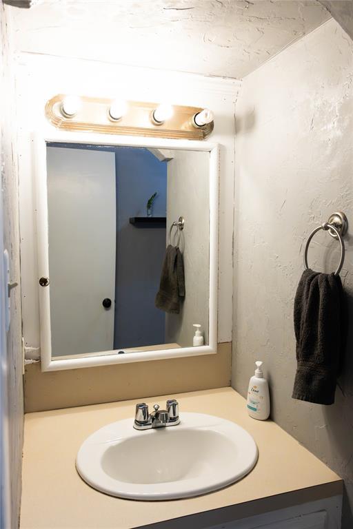 1702 W Boyd St, Norman, OK 73069 - bathroom with vanity
