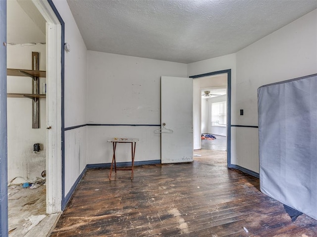 9424 NE 28th St, Oklahoma City, OK 73141 - unfurnished room with hardwood / wood-style floors, a textured ceiling, and a ceiling fan