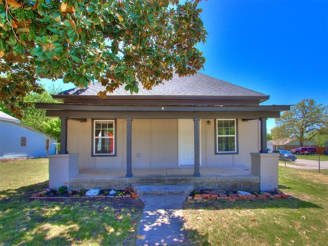 321 W Farrall Ave, Shawnee, OK 74801 - view of front of house with covered porch and a front lawn