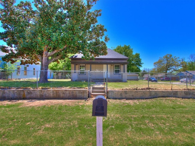 321 W Farrall Ave, Shawnee, OK 74801 - view of front facade with a gate and a fenced front yard