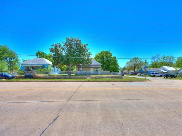 321 W Farrall Ave, Shawnee, OK 74801 - view of front of property with uncovered parking