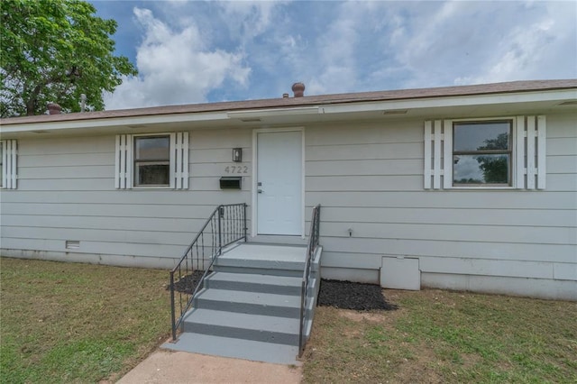 4720 S Youngs Blvd, Oklahoma City, OK 73119 - view of front of property featuring a front lawn and crawl space