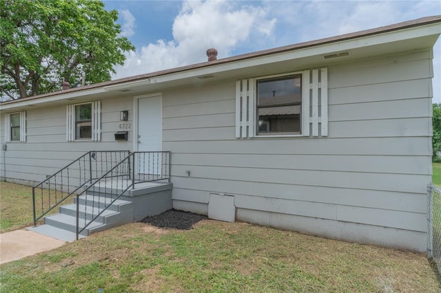 4720 S Youngs Blvd, Oklahoma City, OK 73119 - ranch-style house with a front lawn