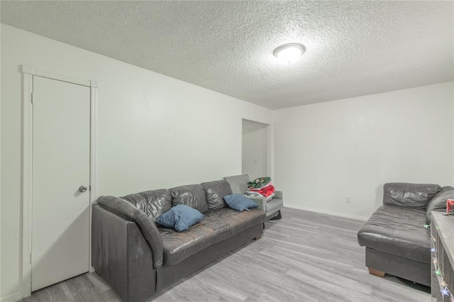 4720 S Youngs Blvd, Oklahoma City, OK 73119 - living area featuring light wood-type flooring and a textured ceiling