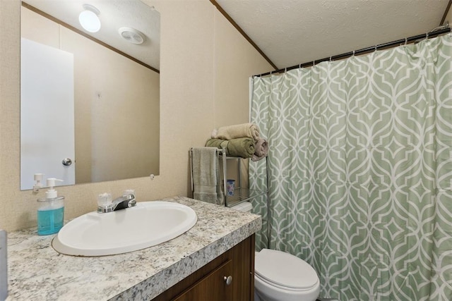 4040 Logan Hills Dr, Guthrie, OK 73044 - full bath featuring vanity, a textured ceiling, and curtained shower