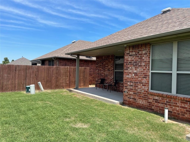 8905 Ava Ave, Oklahoma City, OK 73149 - view of yard featuring a patio