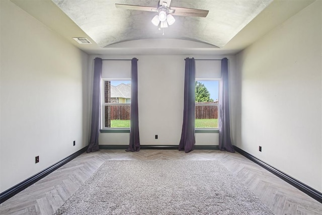 8401 NW 140th St, Oklahoma City, OK 73142 - empty room with a ceiling fan and a tray ceiling