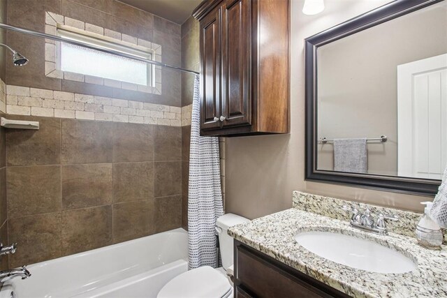 8401 NW 140th St, Oklahoma City, OK 73142 - full bath featuring shower / tub combo with curtain and vanity