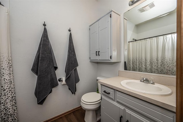 912 S Boynton Ave, El Reno, OK 73036 - bathroom with wood finished floors, vanity, and a shower with curtain