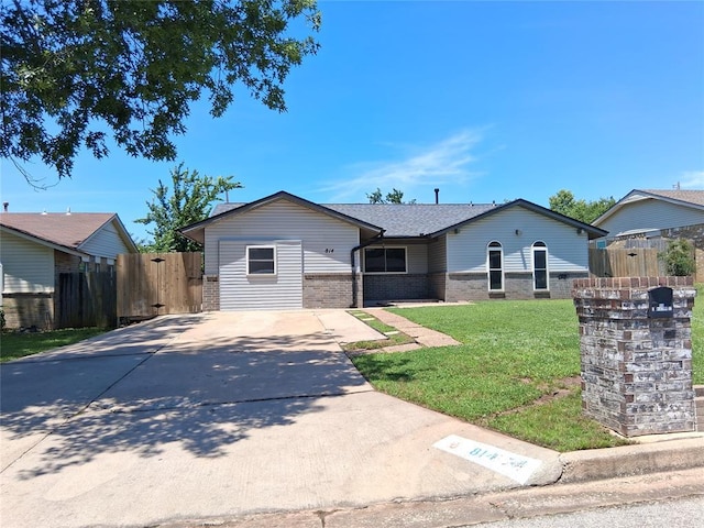 814 E Midland St, Shawnee, OK 74804 - ranch-style home featuring brick siding and driveway
