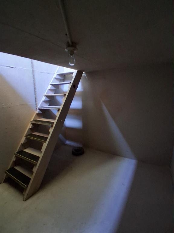 814 E Midland St, Shawnee, OK 74804 - view of stairway