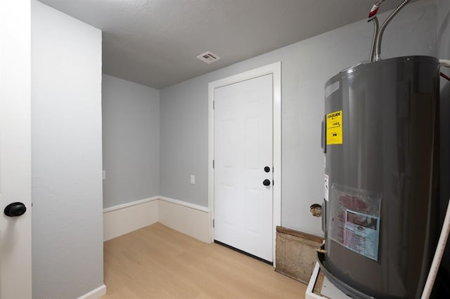 239 SE 48th St, Oklahoma City, OK 73129 - utility room featuring water heater