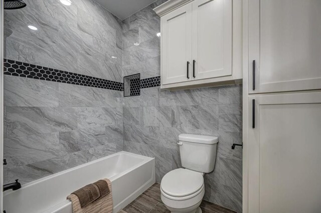 1890 E Industrial Rd, Guthrie, OK 73044 - full bath featuring toilet and shower / bathtub combination