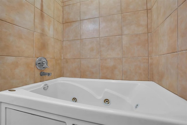 3217 Quail Cir, Altus, OK 73521 - full bath featuring a tub with jets and tile walls