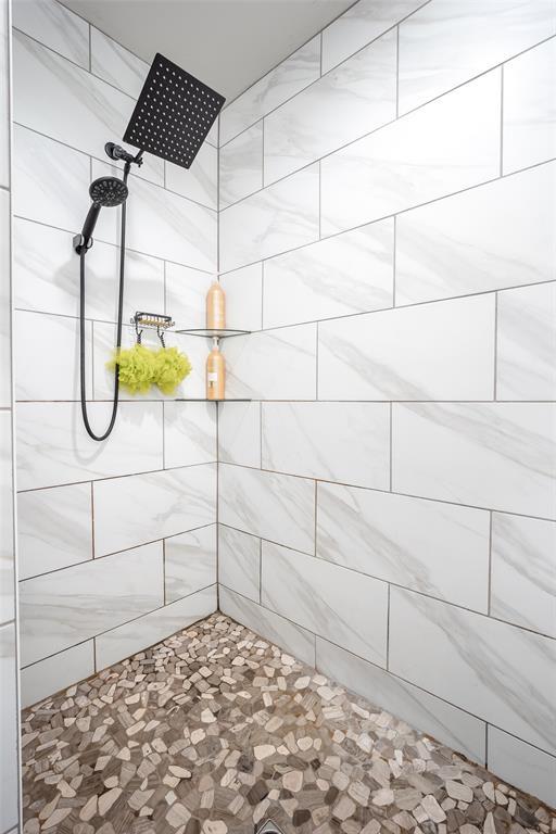 1540 17th Pl, Newcastle, OK 73065 - full bath with tiled shower