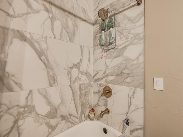 4920 W Forrest Hills Rd, Guthrie, OK 73044 - detailed view of shower / bath combination