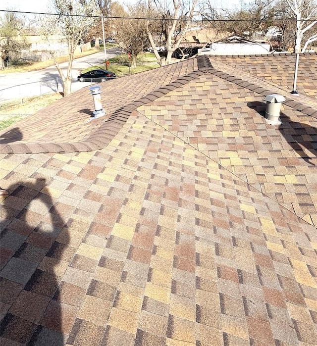 6101 S Douglas Ave, Oklahoma City, OK 73139 - exterior view of a shingled roof