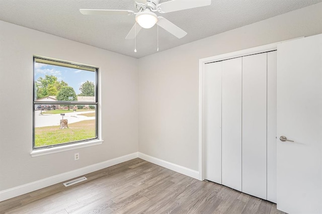 1004 Ranchoak Ct, Yukon, OK 73099 - unfurnished bedroom featuring light wood-style floors, a closet, and ceiling fan