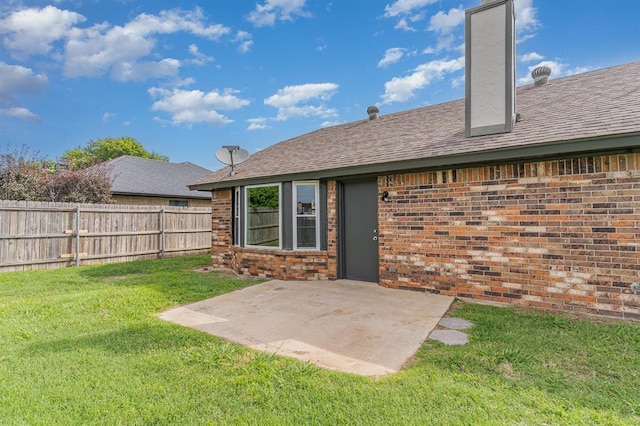1004 Ranchoak Ct, Yukon, OK 73099 - view of yard featuring a patio area