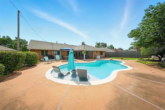 7617 N Ann Arbor Ave, Oklahoma City, OK 73132 - view of swimming pool with a patio area