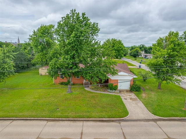 2822 N Market Ave, Shawnee, OK 74804 - view of front facade with driveway, a front lawn, and brick siding
