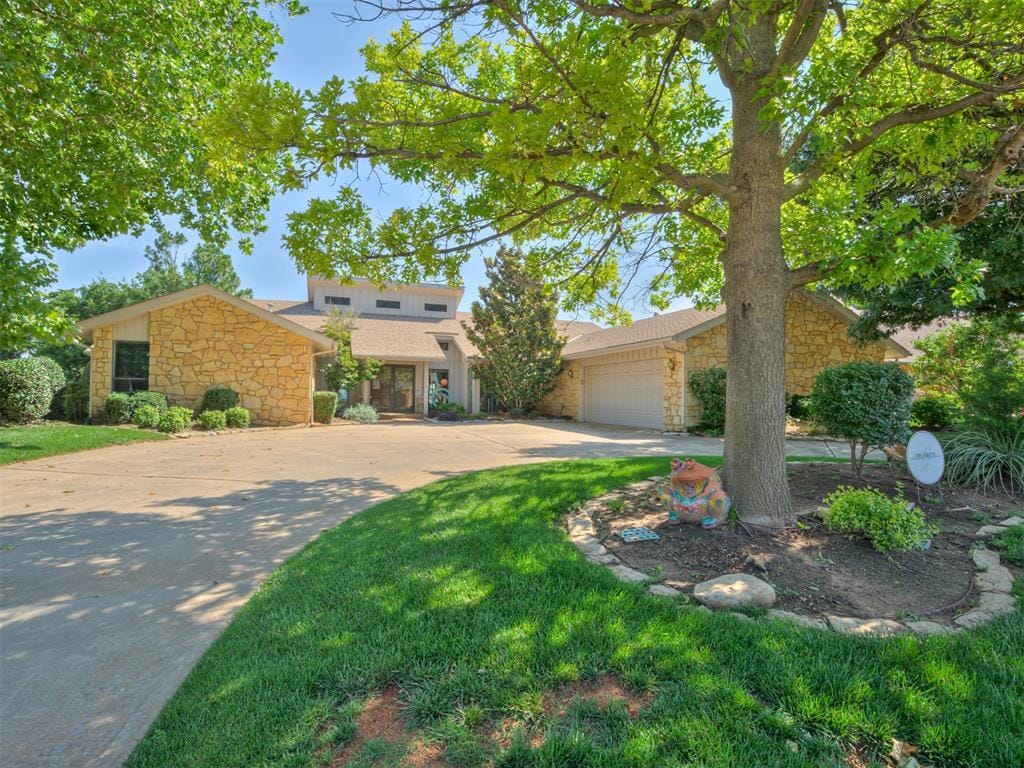 4309 Saint Thomas Dr, Oklahoma City, OK 73120 - photo 1