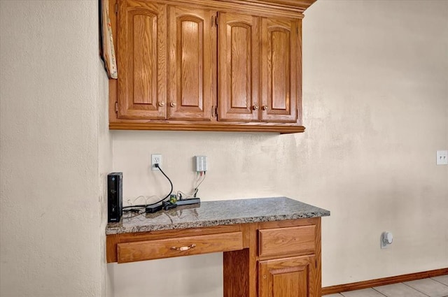 11517 Brighton Ct, Midwest City, OK 73130 - bar area featuring built in study area and baseboards