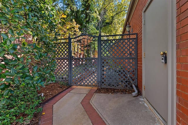 2825 NW Grand Blvd Unit 3, Oklahoma City, OK 73116 - view of gate