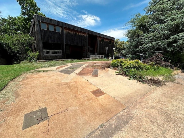 11413 Spring Creek Rd, Oklahoma City, OK 73162 - back of house with an outbuilding and an outdoor structure