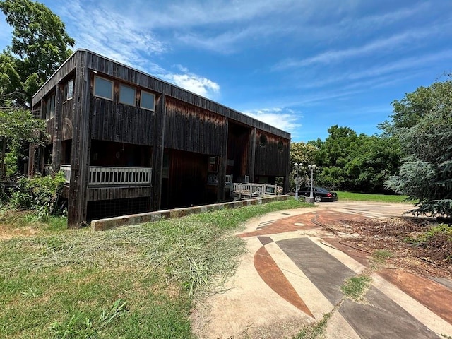 11413 Spring Creek Rd, Oklahoma City, OK 73162 - view of home's exterior with an outdoor structure