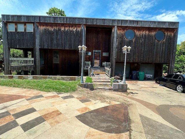 11413 Spring Creek Rd, Oklahoma City, OK 73162 - view of property with a garage