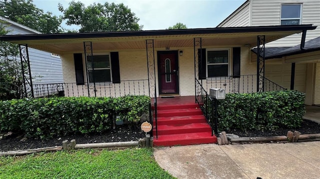 425 Mohawk Dr, Pauls Valley, OK 73075 - view of front of home with a porch