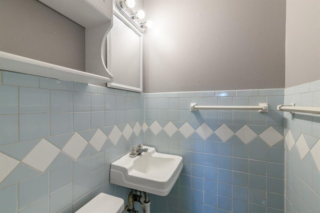 304 S 4th St, Noble, OK 73068 - half bath with a sink