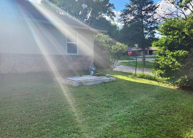 909 N Center St, Shawnee, OK 74801 - view of grassy yard