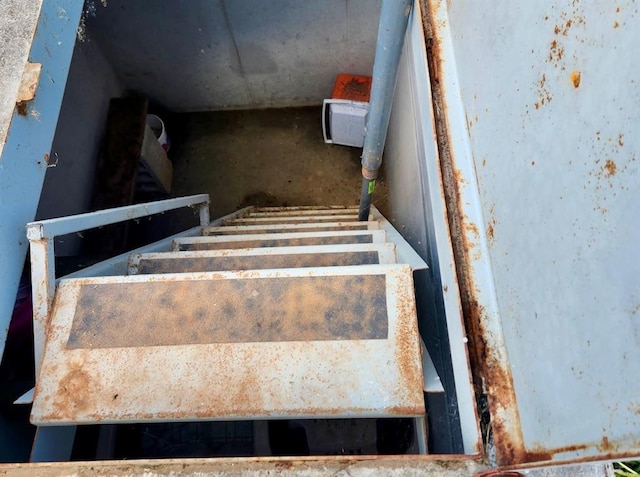 909 N Center St, Shawnee, OK 74801 - view of stairway