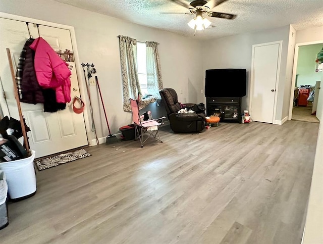 909 N Center St, Shawnee, OK 74801 - entryway featuring a textured ceiling, wood finished floors, and a ceiling fan
