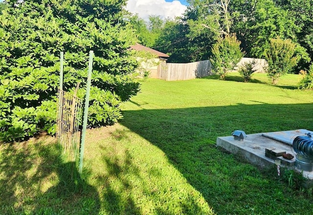 909 N Center St, Shawnee, OK 74801 - view of yard