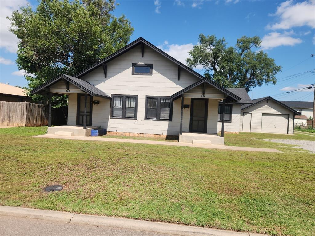 320 N Bradley St, Weatherford, OK 73096 - bungalow with driveway