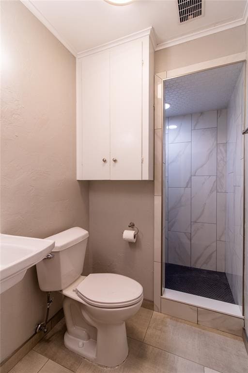 1712 N Pennsylvania Ave, Shawnee, OK 74804 - full bath featuring a stall shower, crown molding, and tile patterned flooring