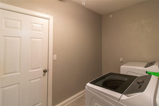1712 N Pennsylvania Ave, Shawnee, OK 74804 - laundry area with separate washer and dryer and a textured ceiling
