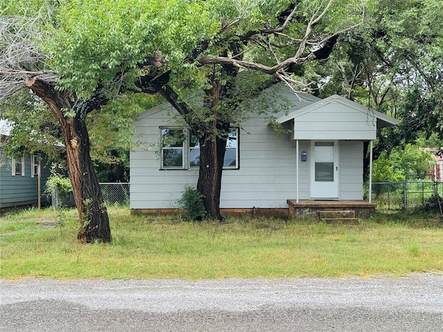 104 S Ross St, Walters, OK 73572 - view of front facade