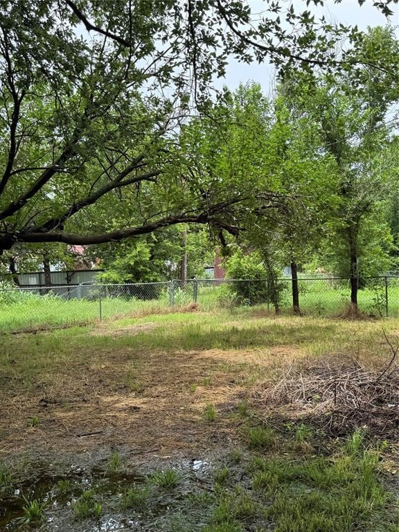 104 S Ross St, Walters, OK 73572 - view of yard