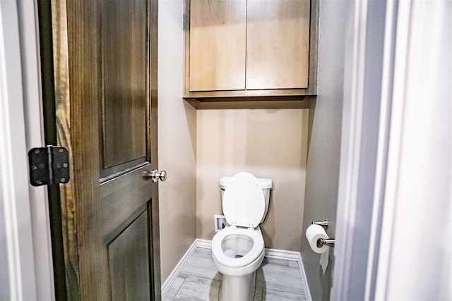 2713 Falling Leaves Dr, Weatherford, OK 73096 - bathroom with baseboards and toilet