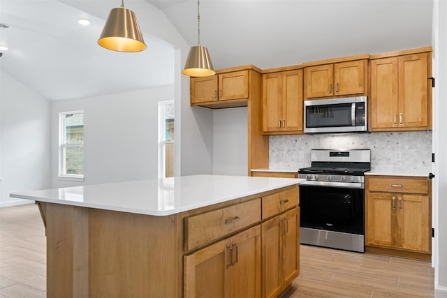 3825 NW 176th St, Edmond, OK 73012 - kitchen with stainless steel appliances, vaulted ceiling, decorative backsplash, light wood finished floors, and brown cabinets