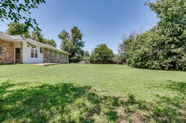 5932 N Grove Ave, Oklahoma City, OK 73122 - view of green lawn