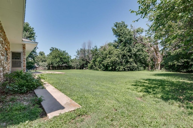 5932 N Grove Ave, Oklahoma City, OK 73122 - view of green lawn