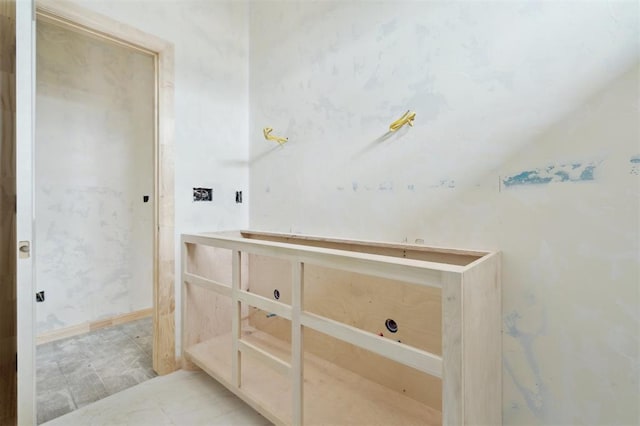 41364 Hazel Dell Rd, Shawnee, OK 74804 - bathroom with vaulted ceiling