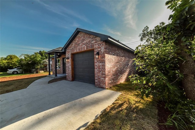 1417 Mallard Dr, Del City, OK 73115 - garage with driveway
